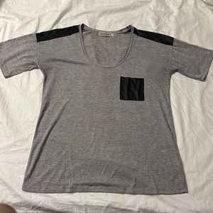 Stylish grey tshirt with black details, Sz M